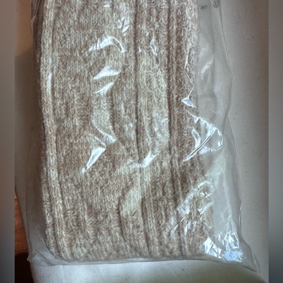 🧦 The One of A Kind Pudus Sweater Cozy Socks - Picture 3 of 13